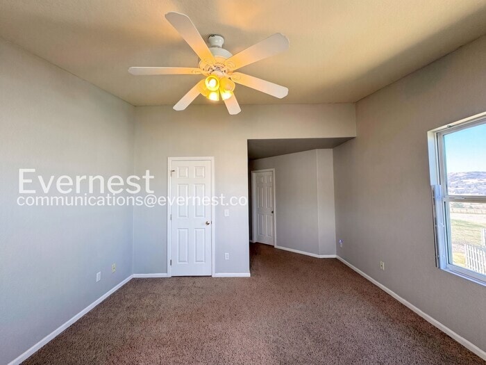 Building Photo - 2040 Oakcrest Cir