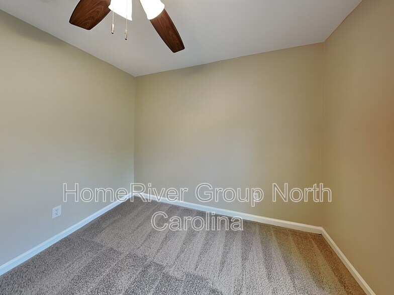 Building Photo - 822 Banner Oak Ct