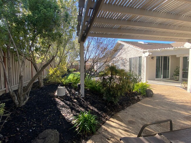 Building Photo - Livermore South Very Private 4 bedroom/3 b...
