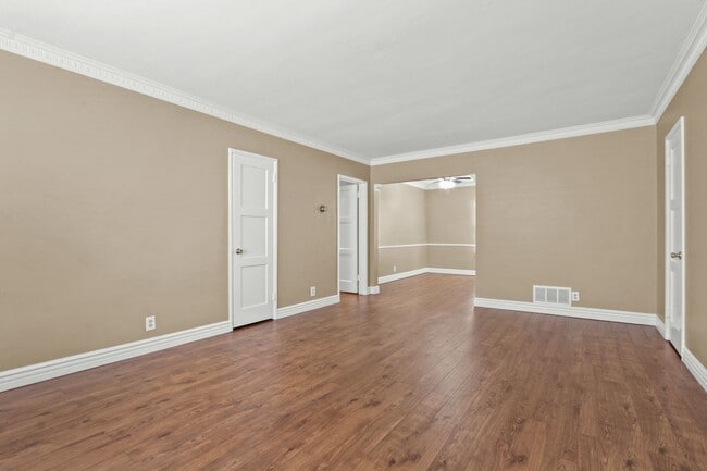 Building Photo - 1525 S Beverly Dr