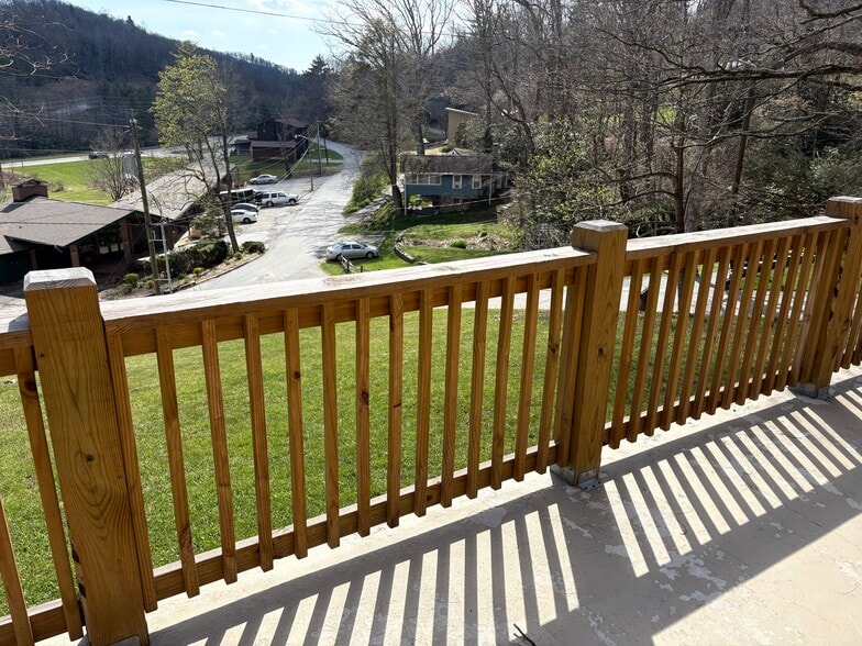 Building Photo - 136 Ski Crest Park