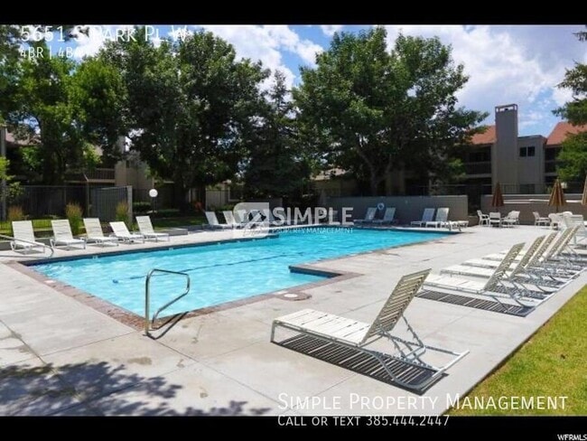 Building Photo - 5651 S Park Pl W