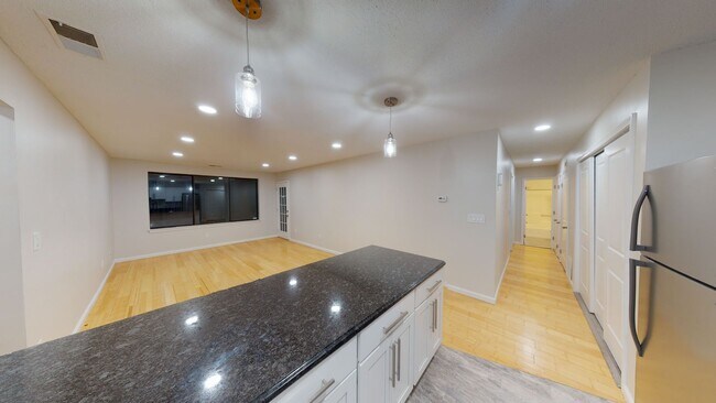 Building Photo - 465 Whalley Ave