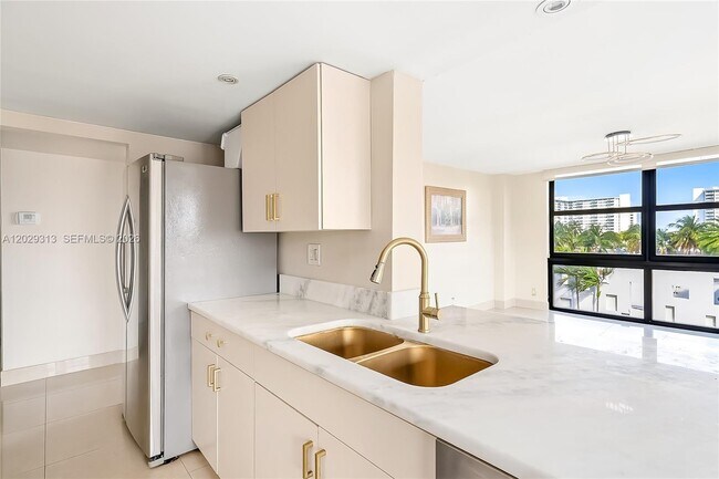 Building Photo - 3031 N Ocean Blvd