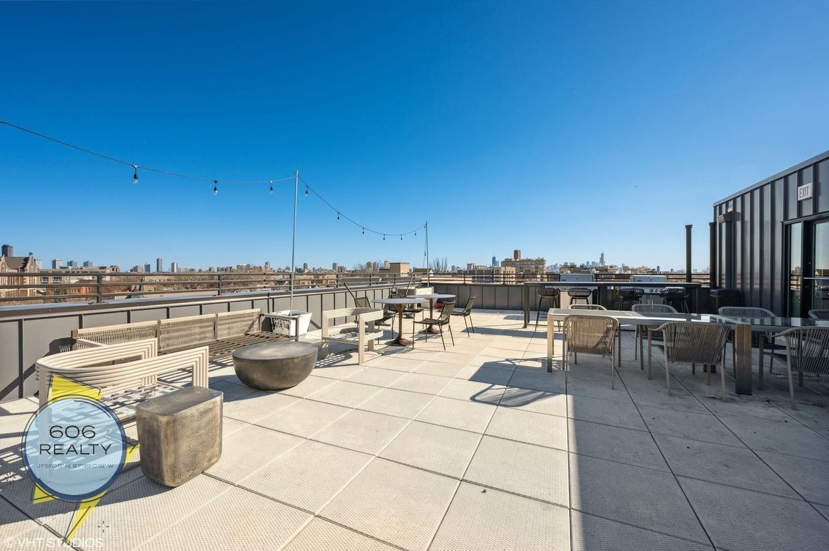 Building Photo - 3462 N Lincoln Ave