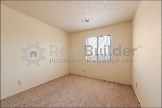 Building Photo - !!!PRICE IMPROVMENT!!!