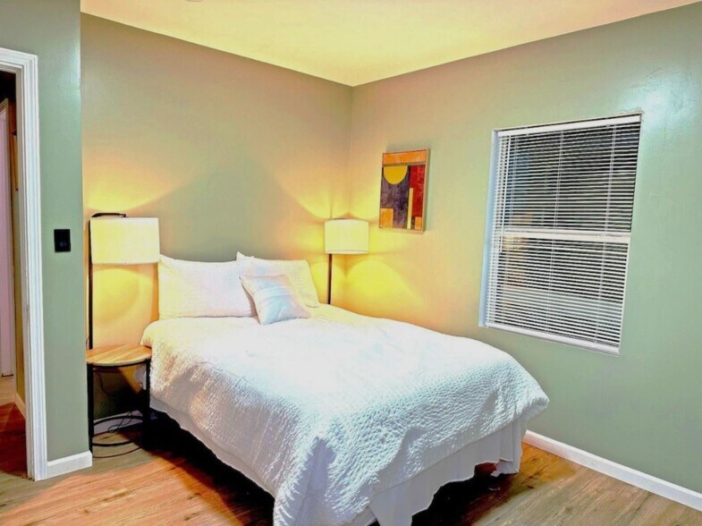 Building Photo - 1341 S Sandusky Ave