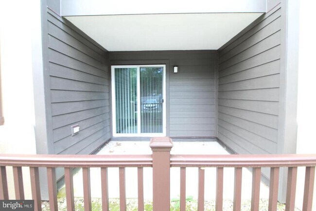 Building Photo - 3123 Sayre Dr