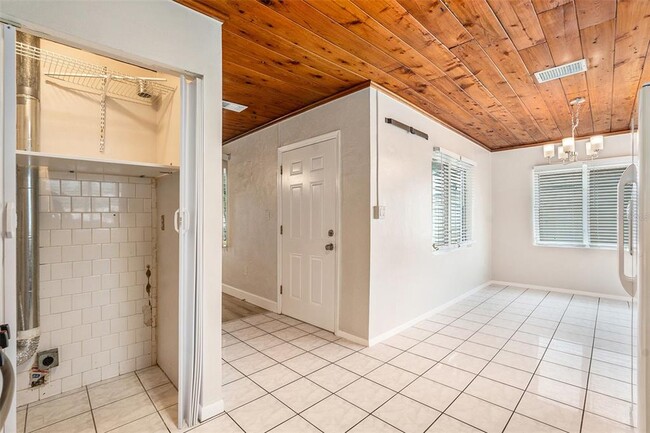 Building Photo - 5305 E Whiteway Dr