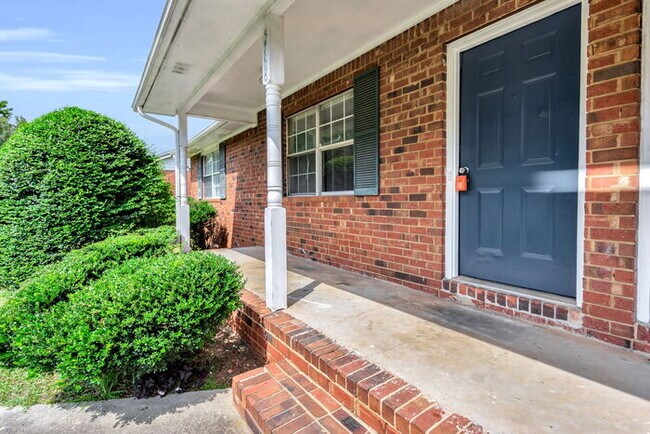 Building Photo - Upgraded Duplex with Huge Yard
