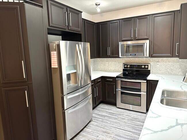 Building Photo - Gorgeous remodel update! No neighbors behind hillside lot
