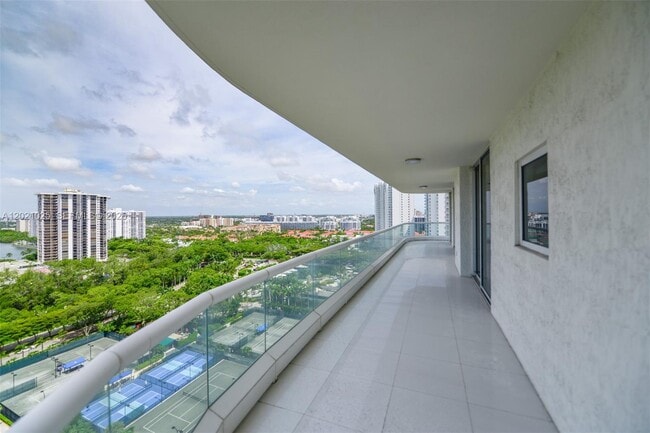 Building Photo - 6000 Island Blvd