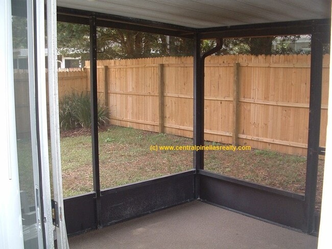 Building Photo - 3664 Montclair Dr