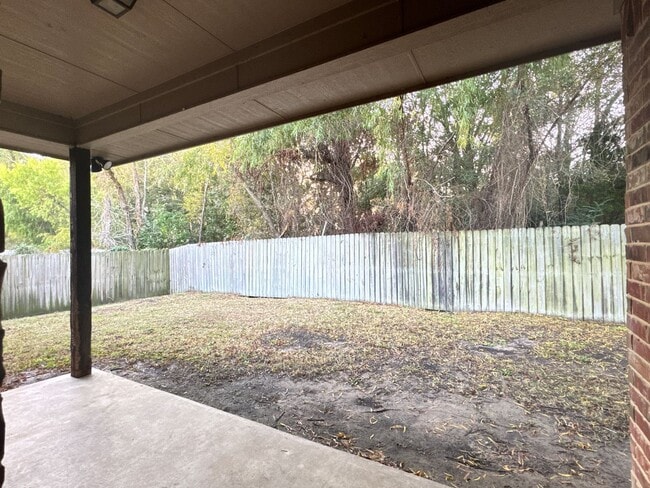 Building Photo - 939 Redbud Ln