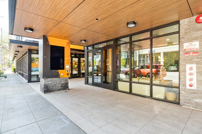 Building Photo - 4609 Union Bay Pl NE