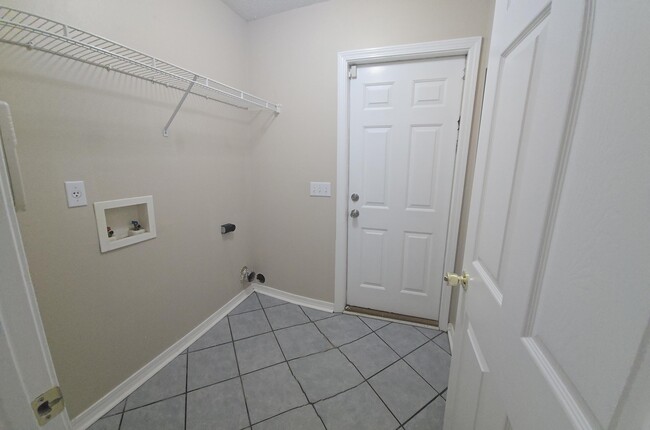Building Photo - 418 Pristine Water Ln