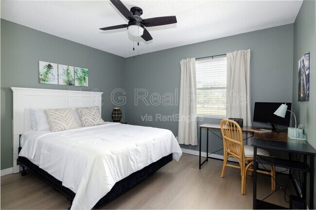 Building Photo - 3011 S Country Club Way