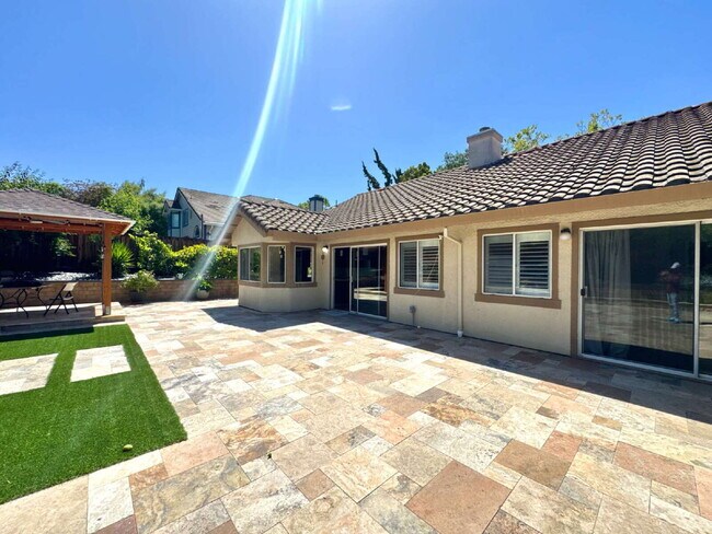 Building Photo - Bright 4 Bedroom San Jose Home With Tall Ceilings