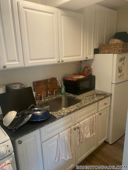 Building Photo - 168 N Beacon St