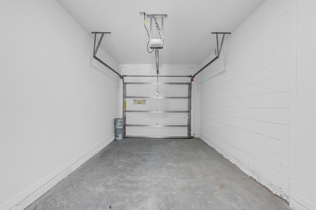 Building Photo - 2833 Moonshadow Ct