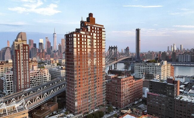 Building Photo - 100 Jay St