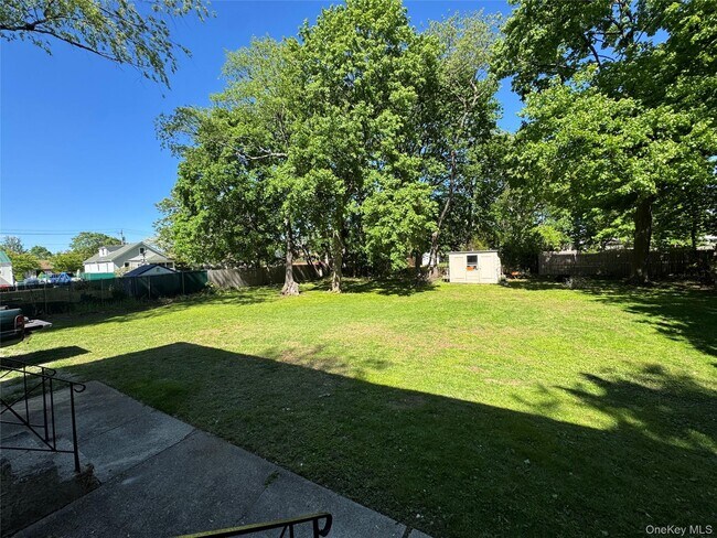 Building Photo - 408 7th St