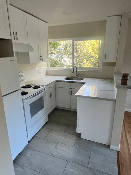 Building Photo - 1115 Sir Francis Drake Blvd