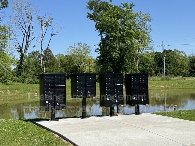 Building Photo - 231 S Lakepointe Dr