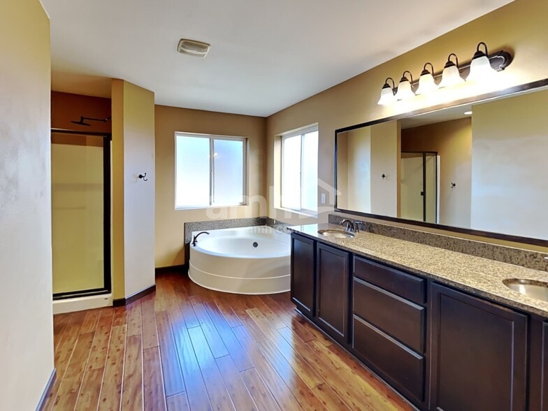 Building Photo - 9421 203rd Street Ct E