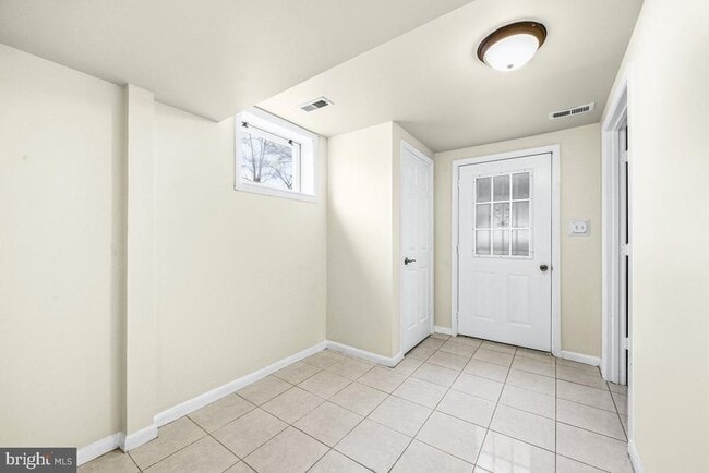 Building Photo - 8519 Locust Grove Dr