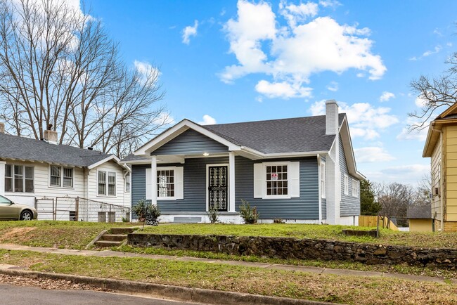 Building Photo - Beautifully Renovated 4 Bedroom 2 Bath Hom...