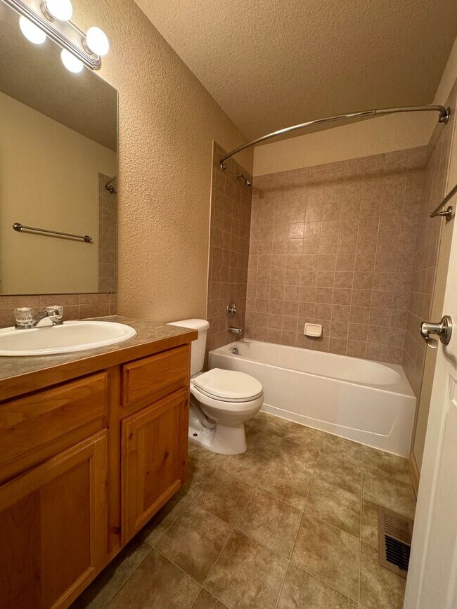 Building Photo - Wonderful Home in Wellington