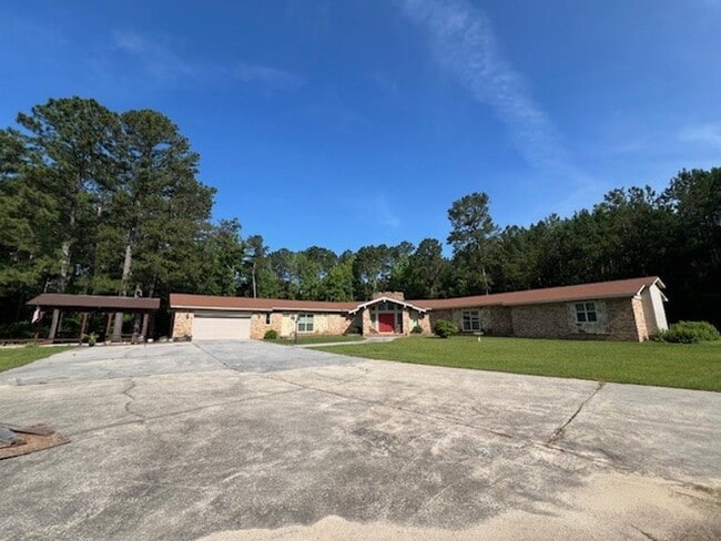 Primary Photo - 3 Bedroom, 3 Bath Home in Dearing