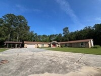 Building Photo - 3 Bedroom, 3 Bath Home in Dearing