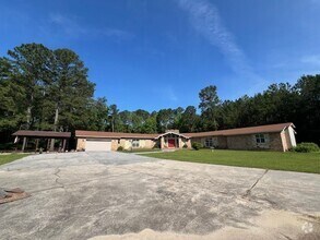 Building Photo - 3 Bedroom, 3 Bath Home in Dearing