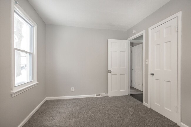 Building Photo - NEWLY RENOVATED! 3-BED, 1 BATH BEAUTIFUL  SINGLE- FAMILY HOME IN MAPLE HEIGHTS!