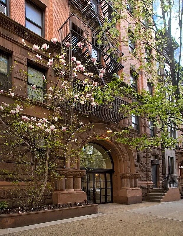 Building Photo - 102 W 75th St