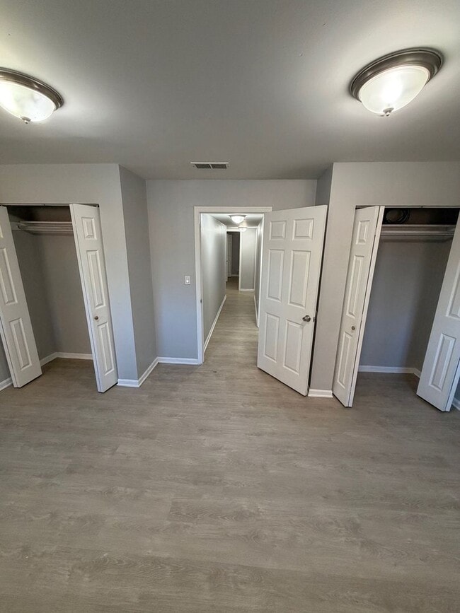 Building Photo - 7808 S Greenwood Ave