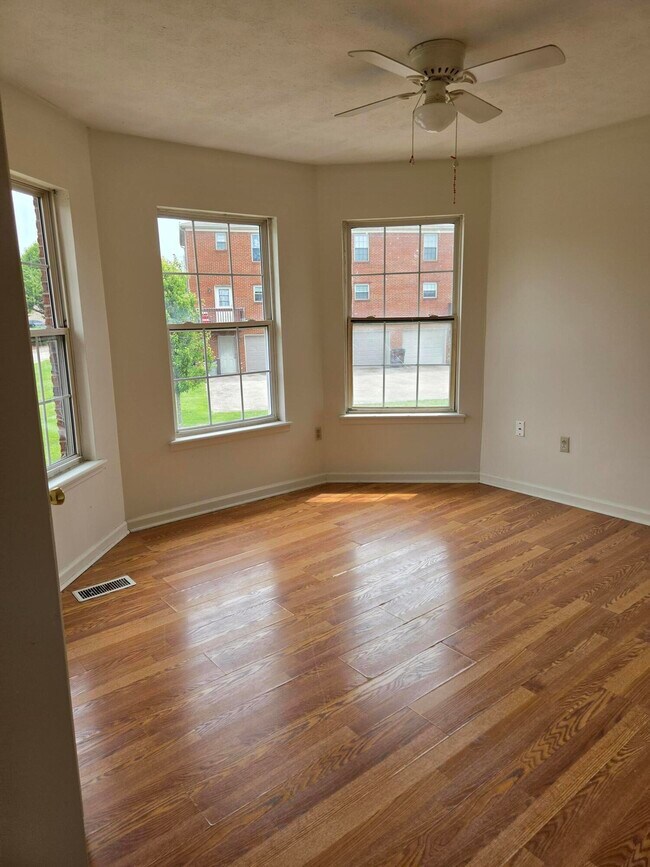 Building Photo - 1000 Heathcliff Dr