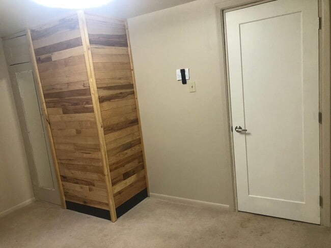 Building Photo - Custom Pioche Home