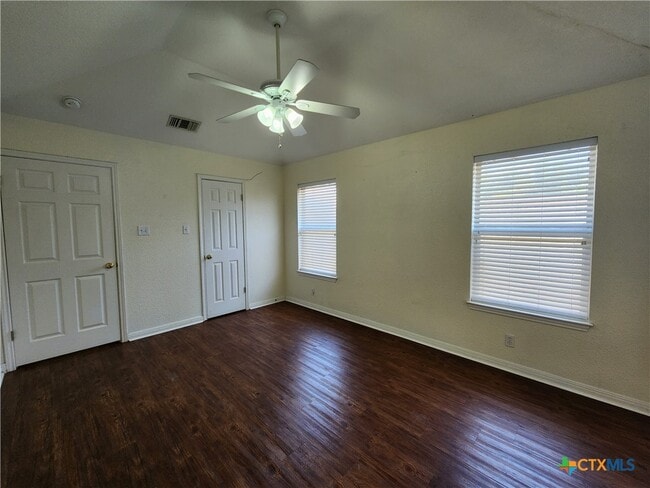 Building Photo - 249 Glenbrook Dr