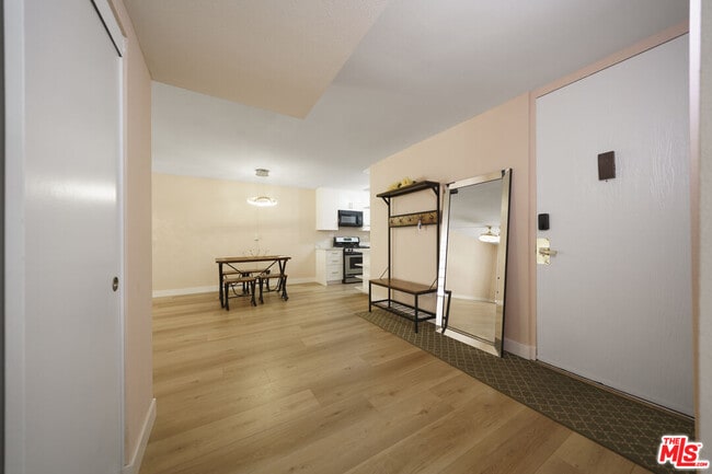 Building Photo - 421 La Fayette Park Pl