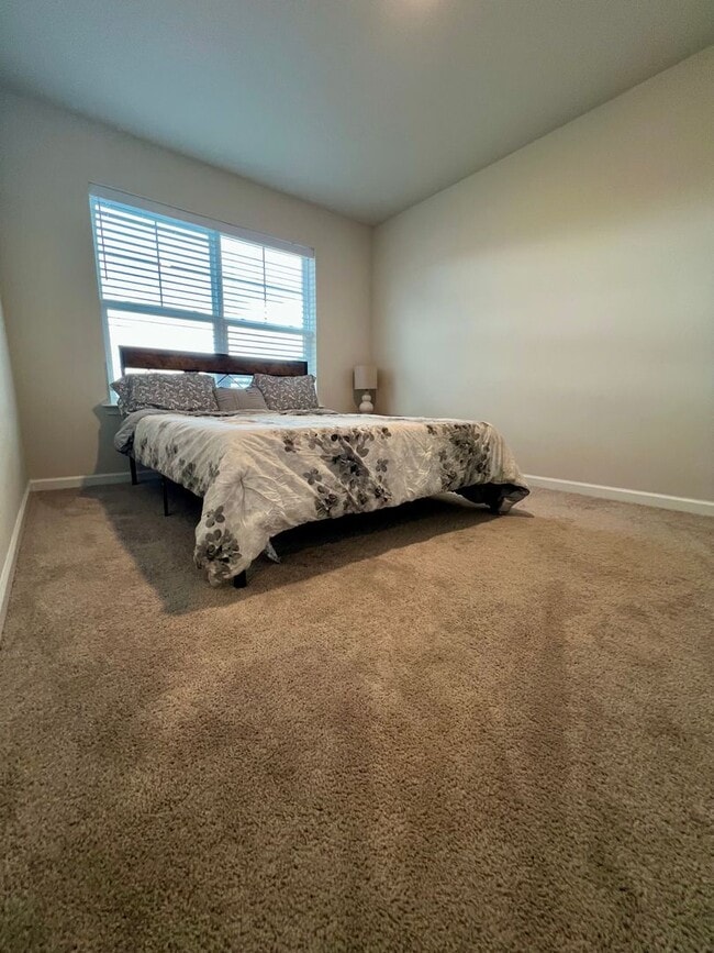 Building Photo - Luxurious 3-Bedroom Townhome in Norristown! Available mid-July!