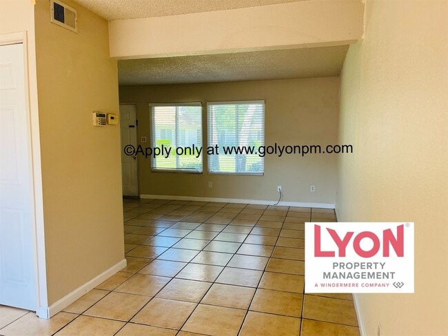 Building Photo - Darling, Spacious 3 bedroom Condo in beaut...