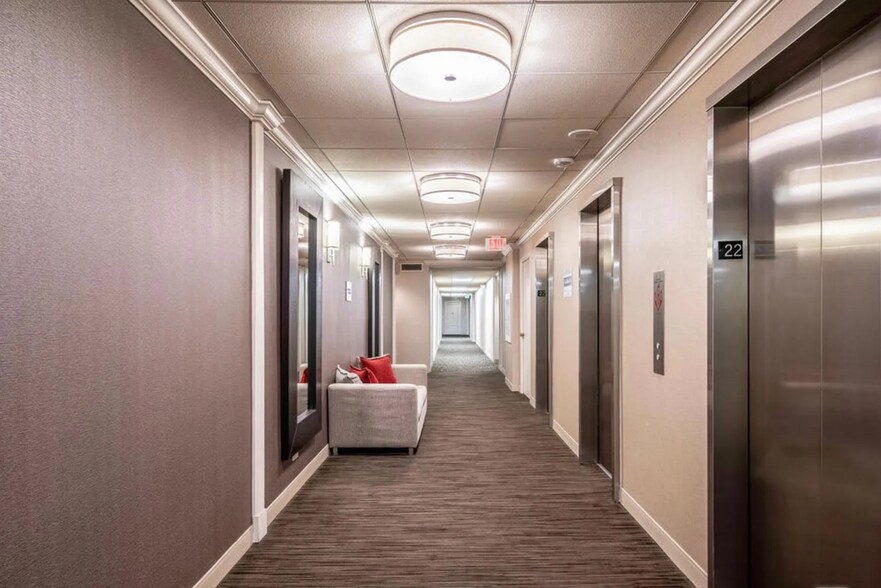 Corridor / Hallways - 10501 Wilshire Blvd