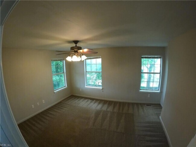 Building Photo - 1536 W 40th St