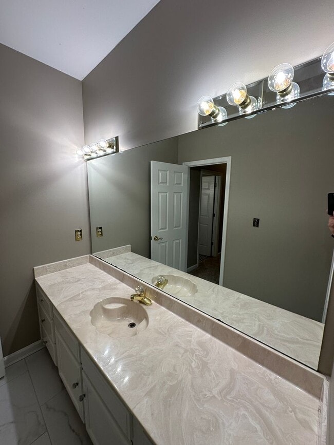 Building Photo - Elegant 4 BR w/POOL MAINTENANCE INCLUDED near Cherokee Valley Golf Club