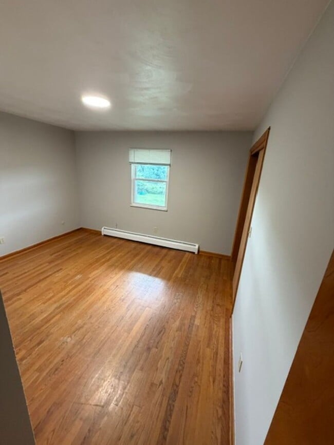 Building Photo - 523 Mishler Rd