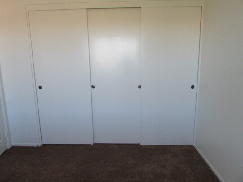 bedroom 2 - 5271 Bishop St