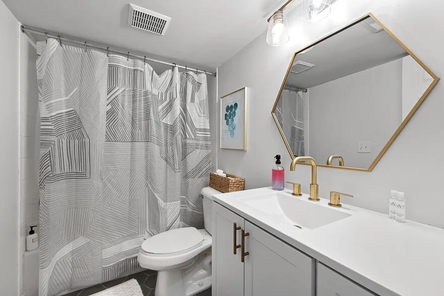 Building Photo - 950 N 6th St